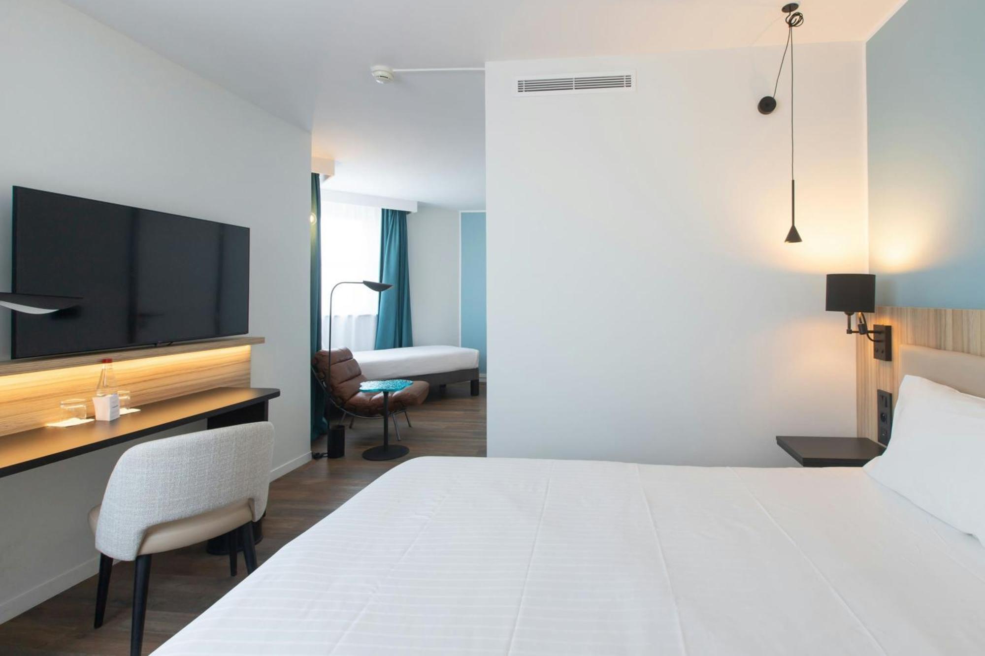 Junior King Suite with Sofa Bed,1765223427:JPEG